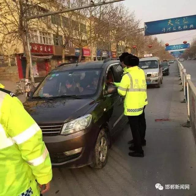 我市交警為營(yíng)造安全、有序的道路交通環(huán)境，自2月26日0時(shí)起，啟動(dòng)了106國(guó)道李茂堤警務(wù)站、107國(guó)道漳河警務(wù)站、309國(guó)道椿樹嶺警務(wù)站、213省道索堡警務(wù)站、212省道柳園警務(wù)站、青蘭高速邯鄲東口警務(wù)站、青蘭高速邯鄲西口警務(wù)站、京港澳高速邯鄲南口警務(wù)站、京港澳高速邯鄲北口警務(wù)站。